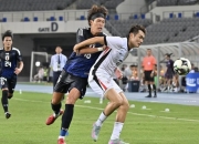 平博体育-国足东亚杯首开记录，1-0小胜香港队逃离垫底，滑跪庆祝