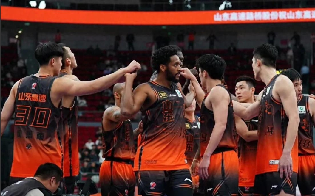 山东男篮备战对抗福建队，全队精神抖擞的简单介绍