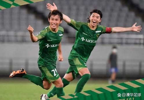 关于西悉尼流浪者多线作战阵容调整，保证体能充沛的信息