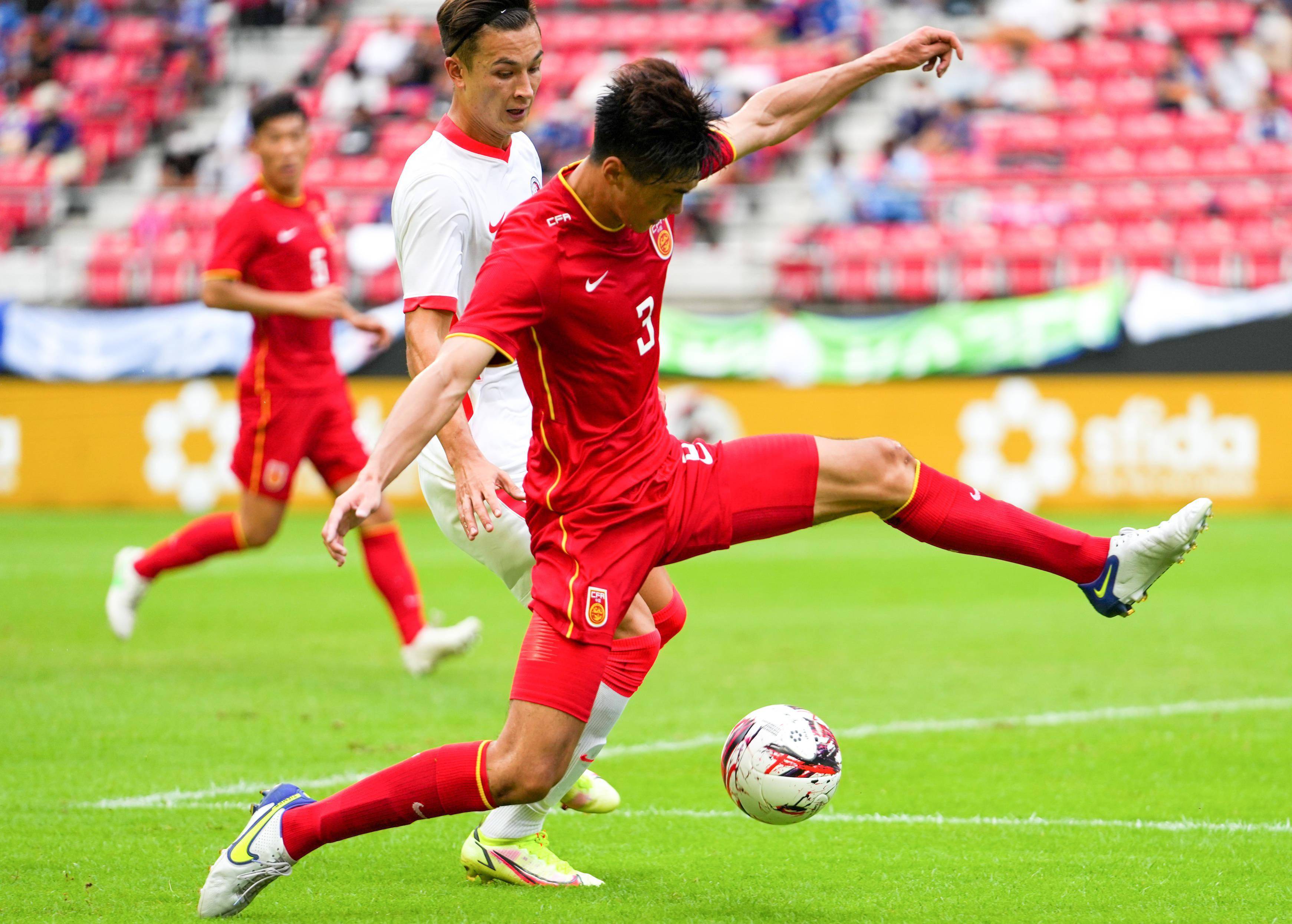 国足1-0复仇香港队，以东亚杯季军收官，香港男足再遭挫败
