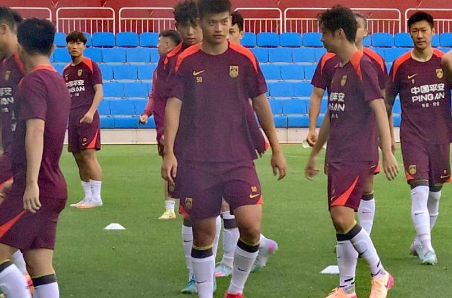 国足1-0复仇香港队，以东亚杯季军收官，香港男足再遭挫败
