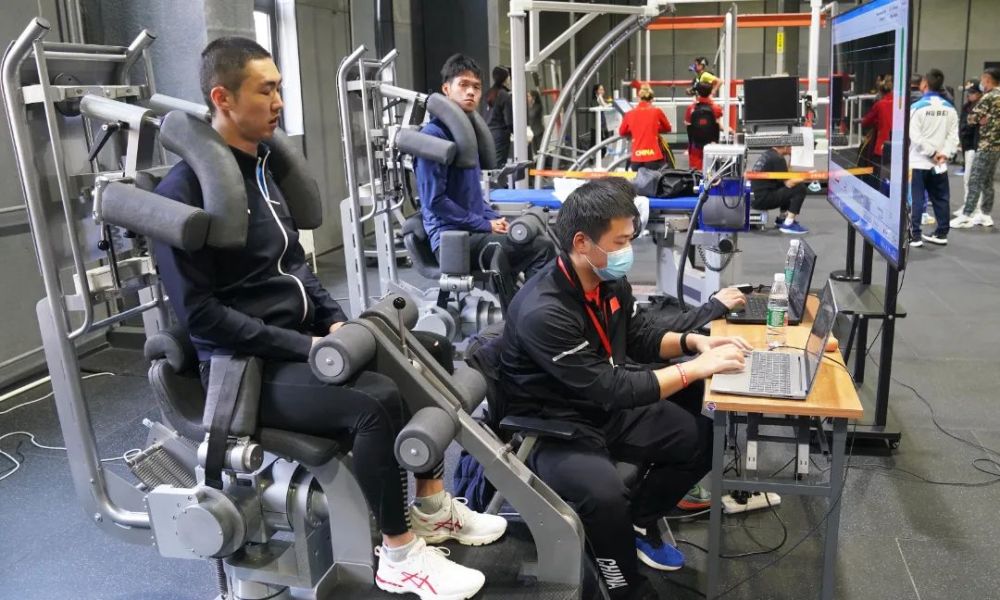 关于教练组弥补了我慢热和体能的缺点，这两点确实需要提高的信息