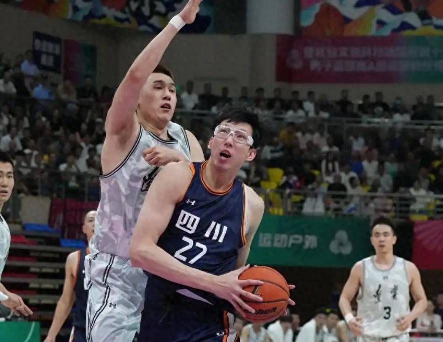 四川男篮备战上海队，全员紧张备战关键