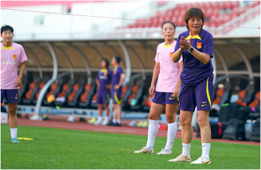 拉萨女足不怕困难!勇往直前赢取胜利