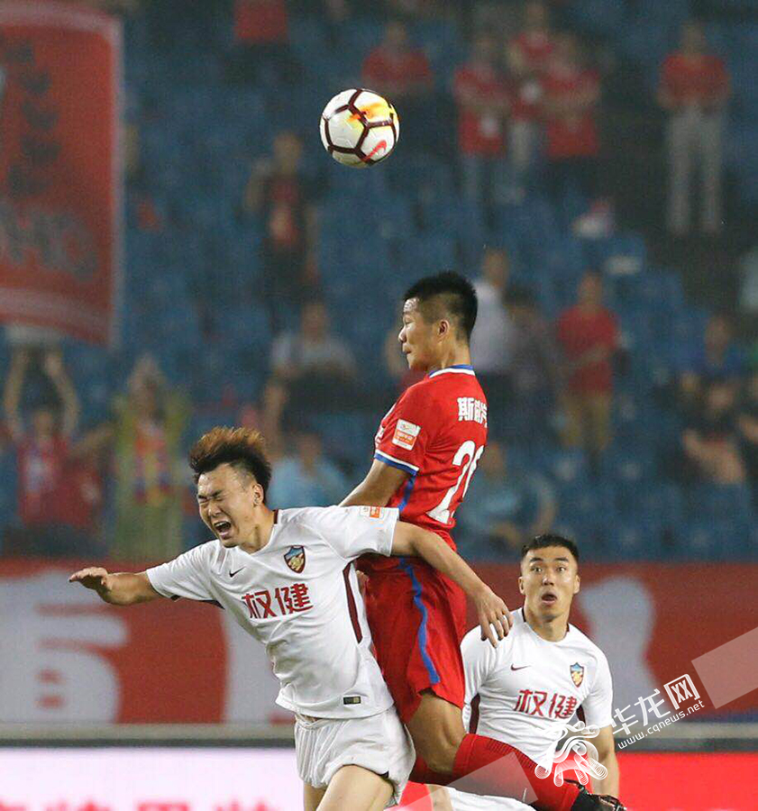 关于重庆斯威客场力克泰山，豪取三分的信息
